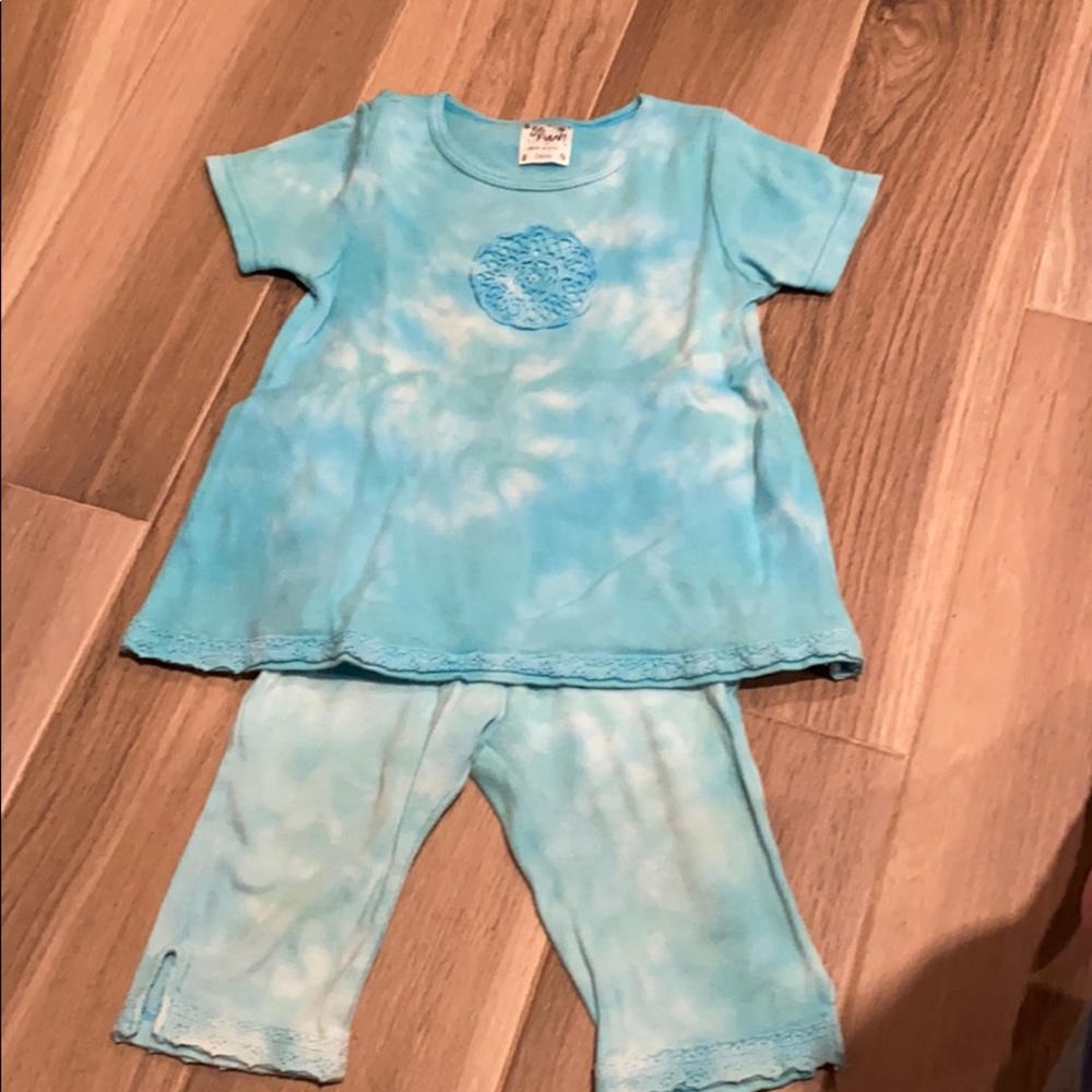 Little girls adorable 2 piece set